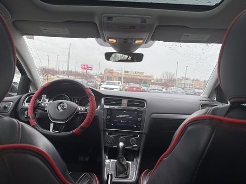 Used 2019 Volkswagen Golf SE w/ Driver Assistance Package image 30