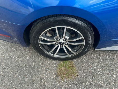 Used 2017 Ford Mustang Coupe RWD image 13