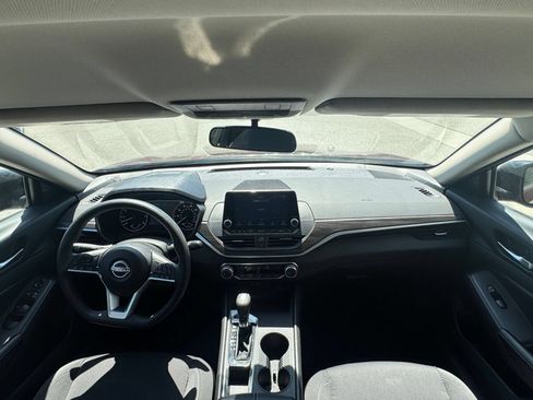 Used 2025 Nissan Altima 2.5 SV FWD image 29
