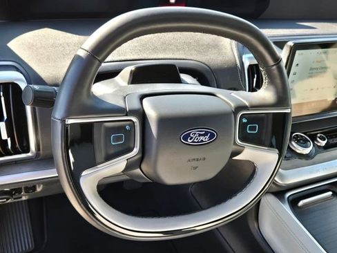 Used 2025 Ford Expedition Max Platinum image 18