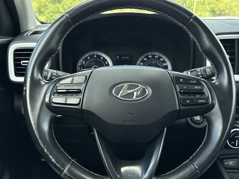Certified 2022 Hyundai Venue Limited image 15