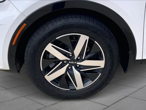 Used 2022 Kia Sorento EX w/ Panoramic Sunroof Package image 9