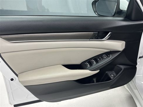 Used 2019 Honda Accord LX image 18
