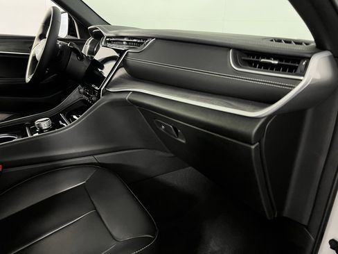 Certified 2024 Jeep Grand Cherokee Limited image 32