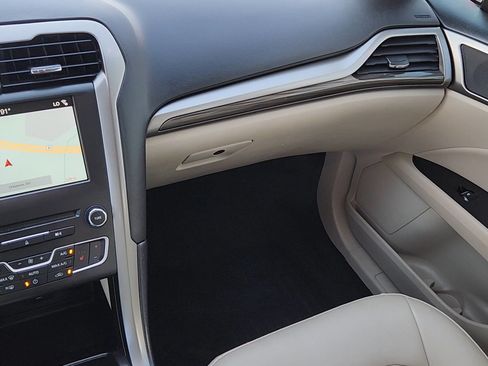 Used 2018 Ford Fusion SE w/ Fusion SE Technology Package FWD image 6