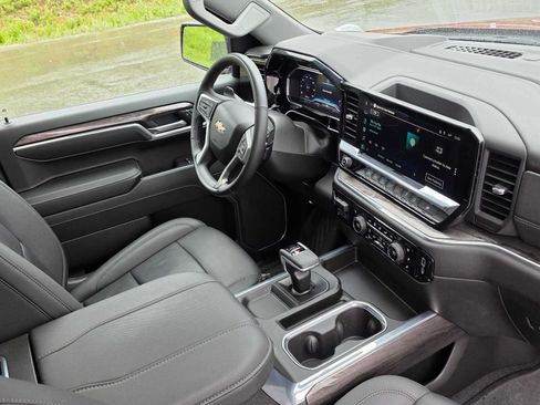 Used 2025 Chevrolet Silverado 1500 LTZ w/ Technology Package AWD/4WD image 10