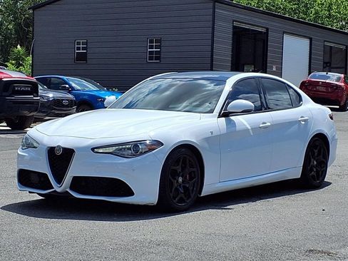 Used 2023 Alfa Romeo Giulia Ti RWD image 3