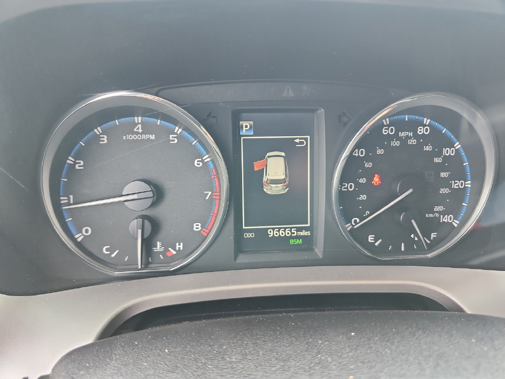 Used 2018 Toyota RAV4 Limited FWD image 38