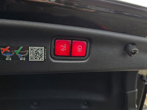 Used 2022 Mercedes-Benz C 300 Sedan image 32