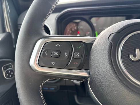 Used 2025 Jeep Wrangler Unlimited Sahara AWD/4WD image 13