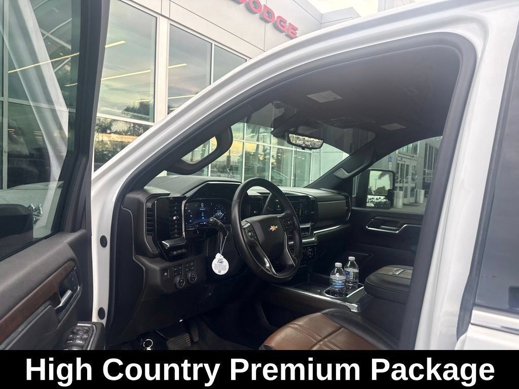 Used 2025 Chevrolet Silverado 3500 High Country w/ High Country Premium Package AWD/4WD image 5