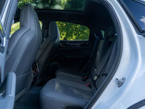 Certified 2023 Porsche Cayenne Coupe image 34