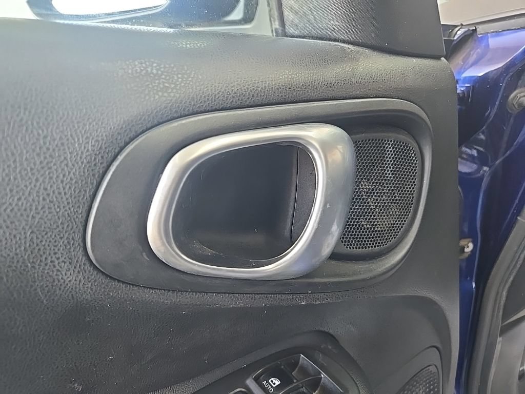 Used 2015 FIAT 500L Trekking FWD image 11