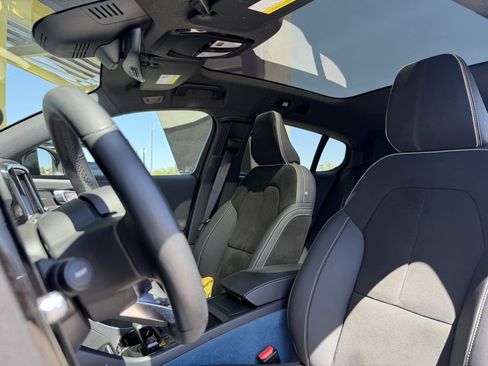 Used 2023 Volvo C40 P8 Recharge Ultimate AWD/4WD image 33