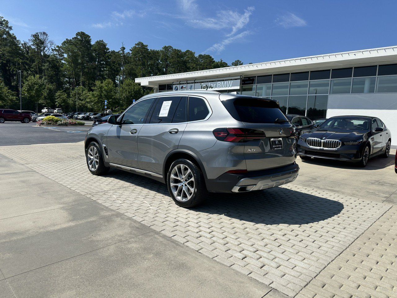Used 2024 BMW X5 sDrive40i w/ Parking Assistance Package RWD image 3