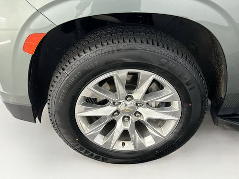 Used 2023 Chevrolet Suburban Premier image 11