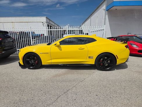 Used 2017 Chevrolet Camaro SS RWD image 4