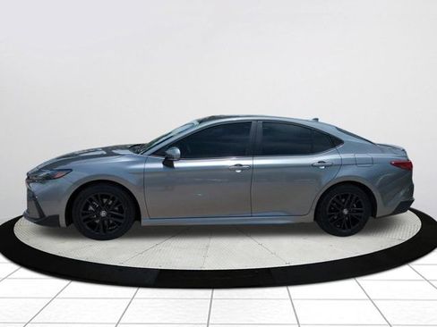 Used 2025 Toyota Camry SE FWD image 6
