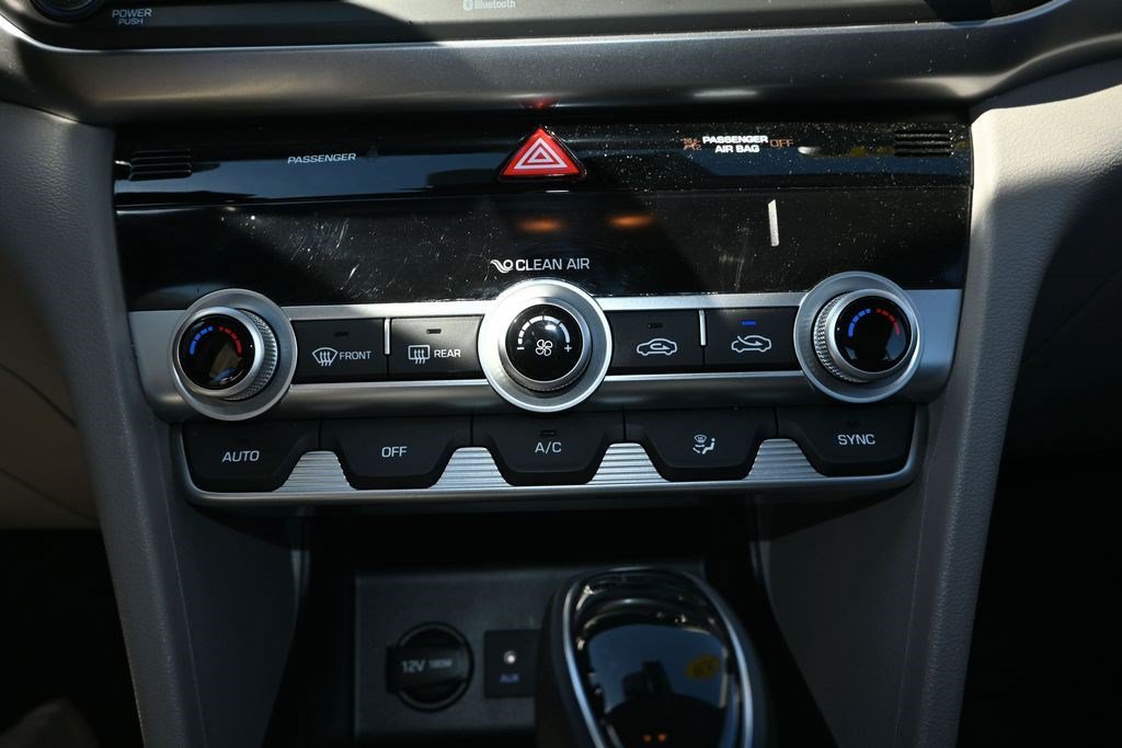 Used 2020 Hyundai Elantra SE FWD image 31