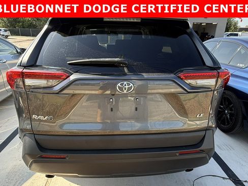 Used 2021 Toyota RAV4 LE FWD image 15