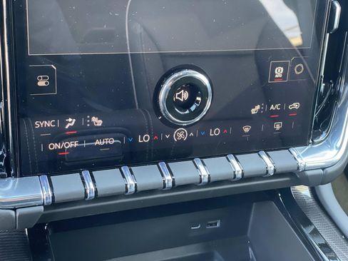 New 2026 GMC Yukon XL Elevation image 15