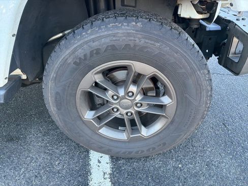 Used 2017 Jeep Wrangler 75th Anniversary image 24