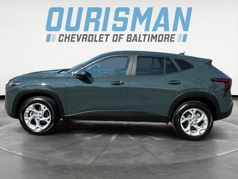 Used 2025 Chevrolet Trax LS w/ LS Convenience Package FWD image 3