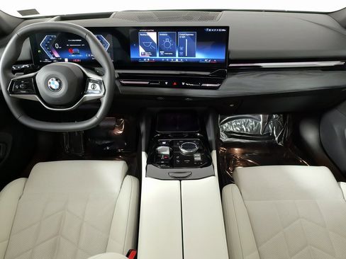 Used 2024 BMW 530i xDrive image 41