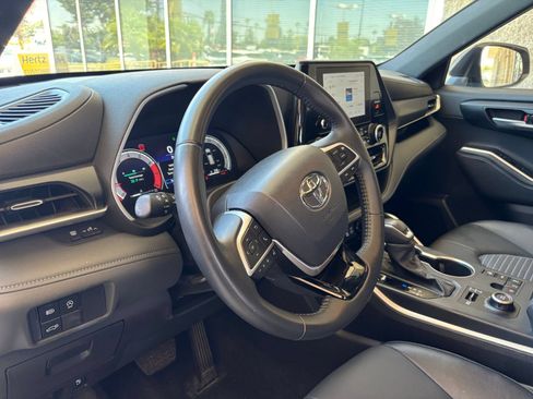 Used 2025 Toyota Highlander XSE AWD/4WD image 37