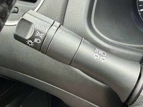 Used 2018 Nissan Pathfinder SV image 18