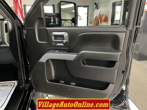 Used 2019 Chevrolet Silverado 2500 LT w/ Midnight Edition image 37