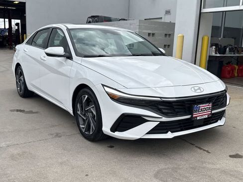 Used 2025 Hyundai Elantra SEL image 6