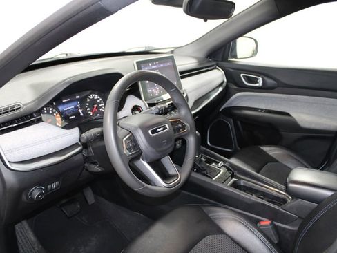 Used 2024 Jeep Compass Latitude AWD/4WD image 21