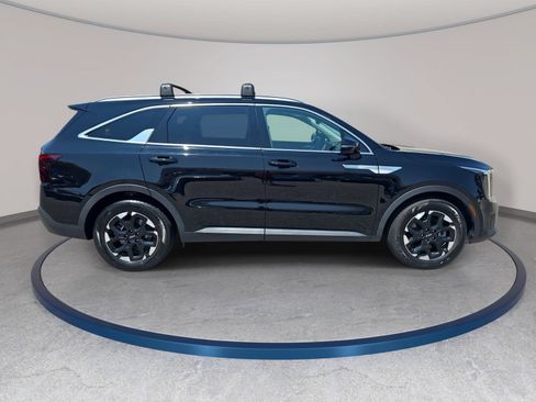 Used 2025 Kia Sorento S w/ Panoramic Sunroof Package FWD image 4