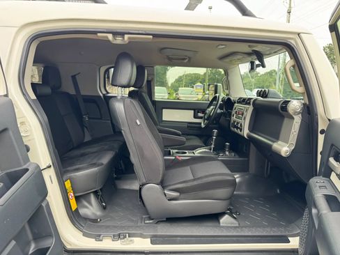 Used 2014 Toyota FJ Cruiser 4WD w/ Upgrade Package image 32