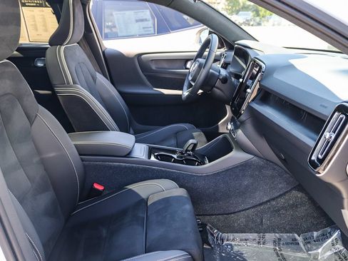 Used 2023 Volvo C40 P8 Recharge Plus w/ Climate Package AWD/4WD image 18