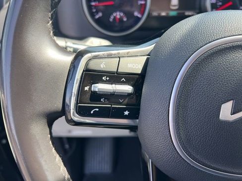 Certified 2024 Kia Carnival LX image 15