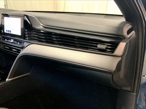 Used 2025 Toyota Camry SE image 19