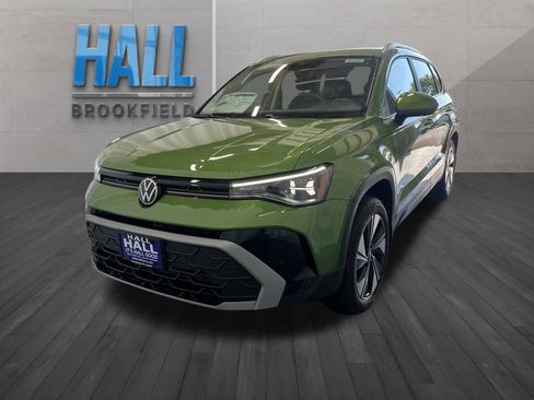 New 2025 Volkswagen Taos SE image 1