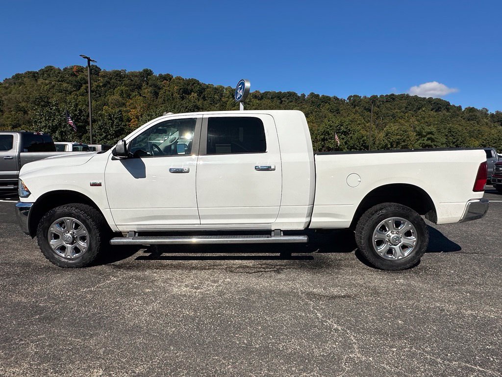 Used 2018 RAM 2500 SLT w/ Luxury Group AWD/4WD image 2
