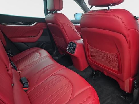 Used 2021 Maserati Levante AWD/4WD image 13