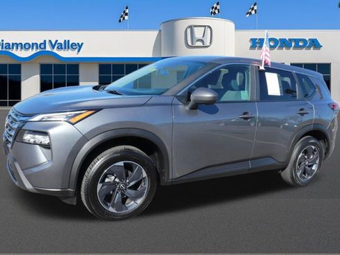 Used 2024 Nissan Rogue SV image 3