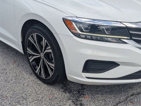 Used 2022 Volkswagen Passat 2.0T SE image 10