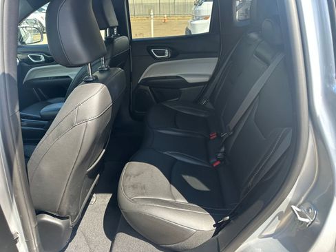 Used 2025 Jeep Compass Limited image 25