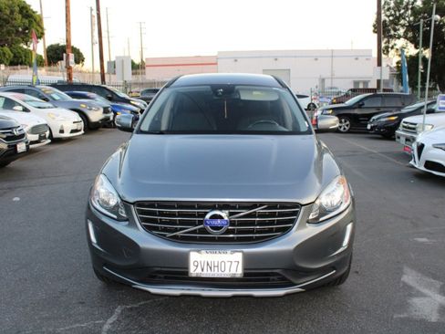 Used 2017 Volvo XC60 T5 w/ Tailgate Package image 2