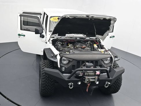 Used 2017 Jeep Wrangler Unlimited Sahara w/ Max Tow Package AWD/4WD image 39