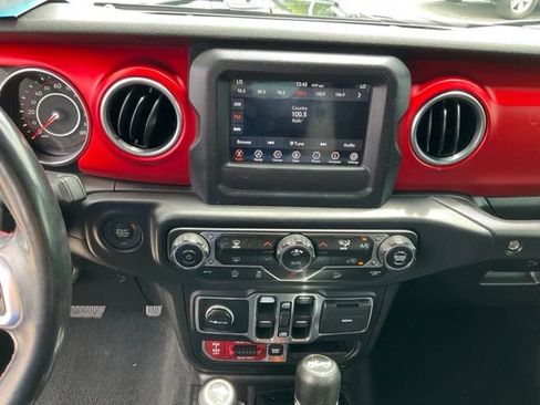 Used 2018 Jeep Wrangler Unlimited Rubicon w/ LED Lighting Group AWD/4WD image 11