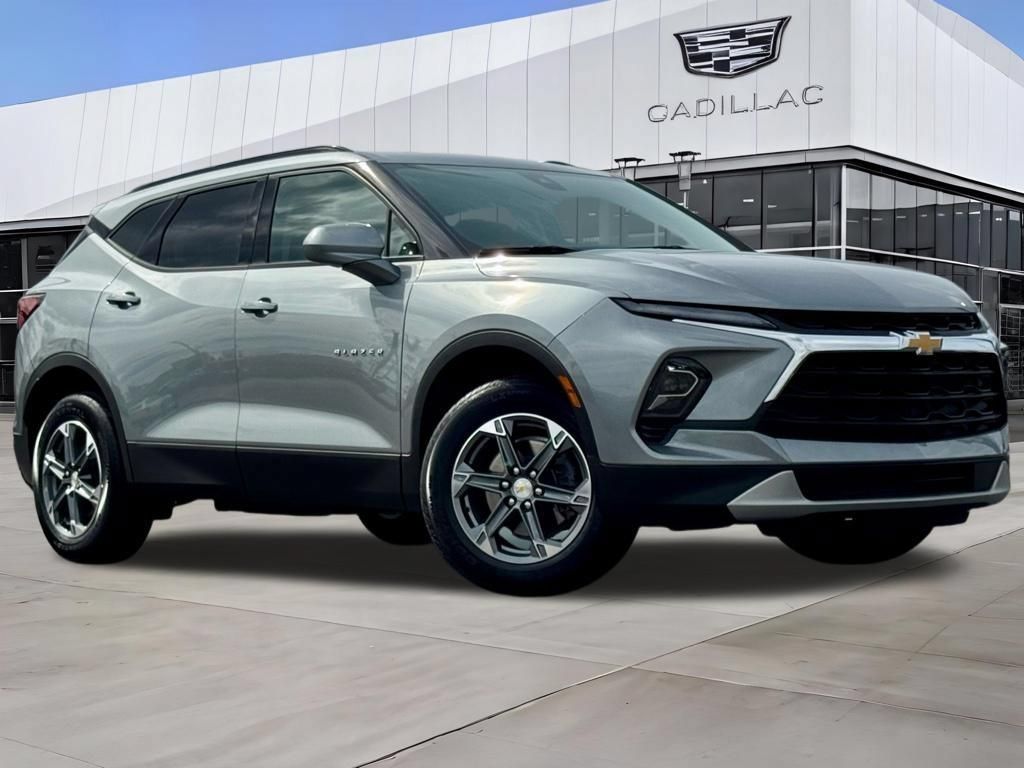 Used 2024 Chevrolet Blazer LT w/ Convenience Package FWD image 2