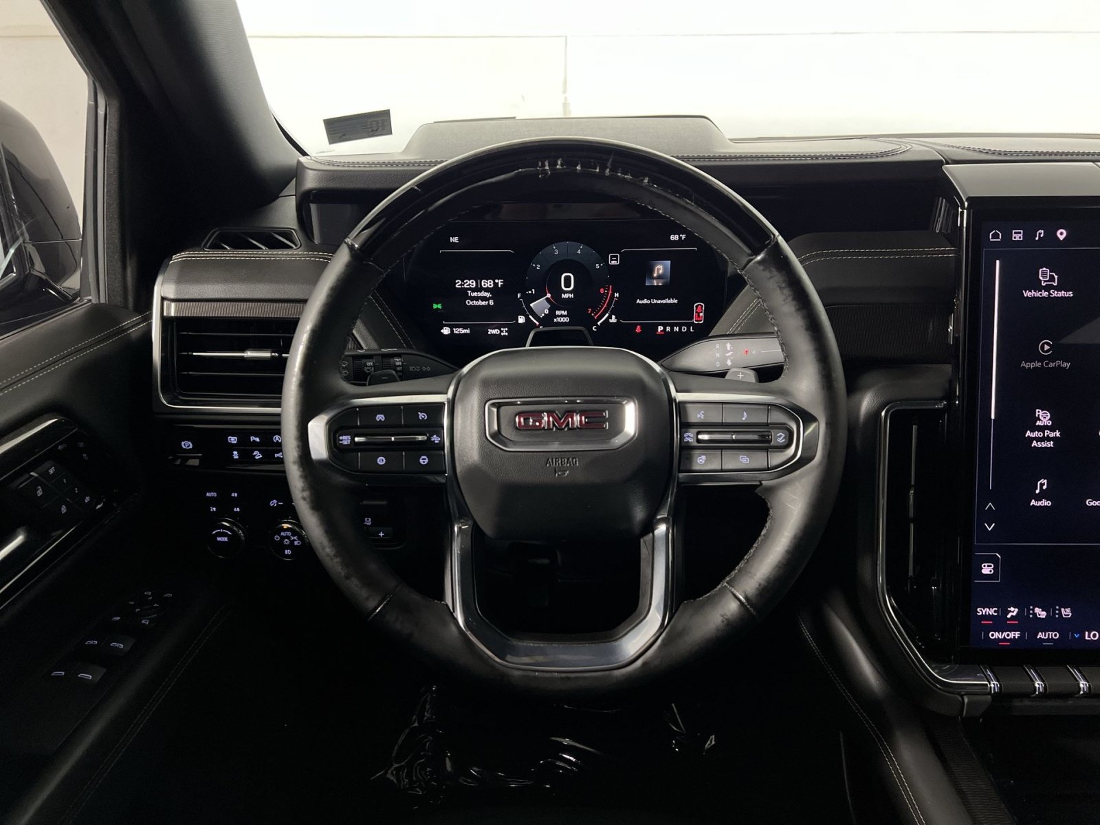 Used 2025 GMC Yukon XL Elevation w/ Elevation Premium Package AWD/4WD image 16