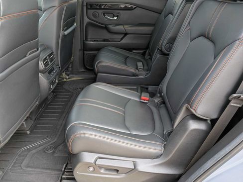 Used 2025 Honda Pilot TrailSport image 18